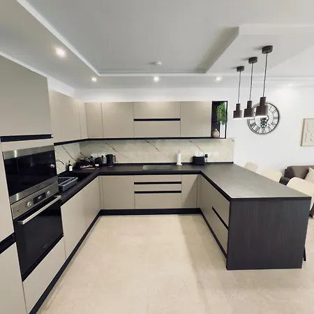 Oaks - Garage Included And Close To 아파트