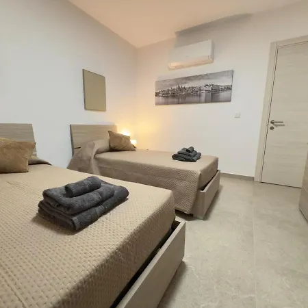 Oaks - Garage Included And Close To Marsaskala