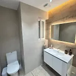 Oaks - Garage Included And Close To 아파트