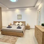 Oaks - Garage Included And Close To 아파트 마르사스칼라
