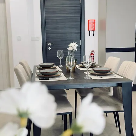 Oaks - Garage Included And Close To * Marsaskala